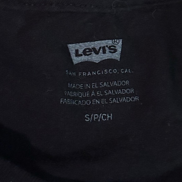 Levi’s women’s short sleeves. Small - Picture 3 of 3